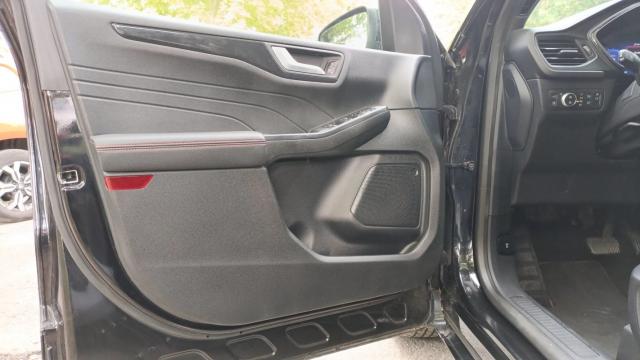 Ford Kuga image 9
