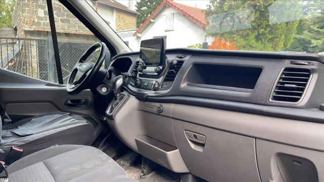 Ford Transit image 9