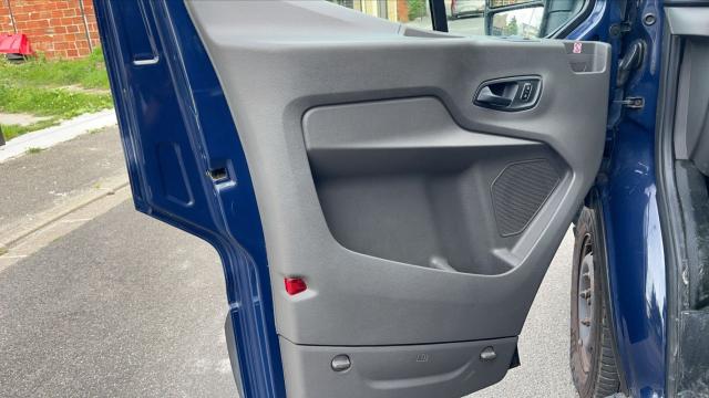 Ford Transit image 5