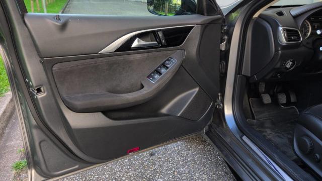 Infiniti Q30 image 5