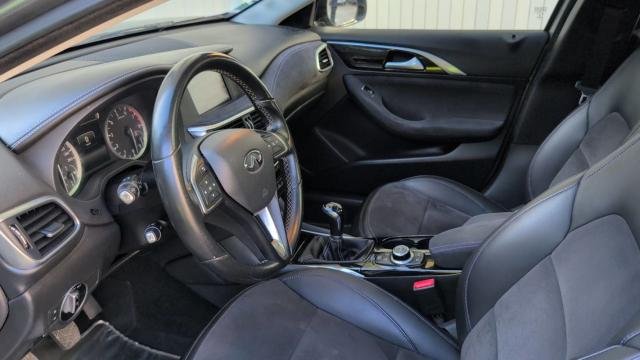 Infiniti Q30 image 9