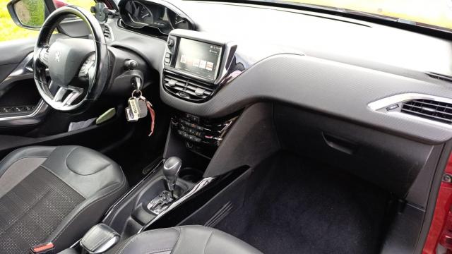 Peugeot 2008 image 3