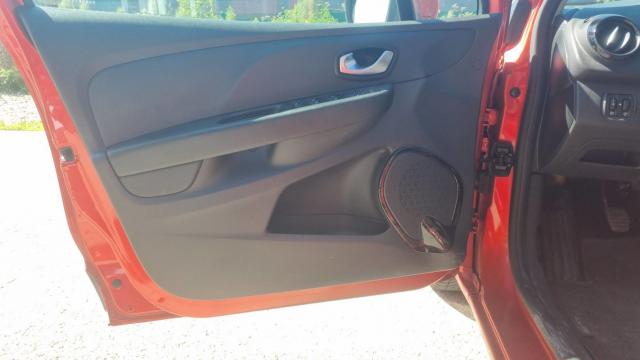 Renault Clio Estate image 3