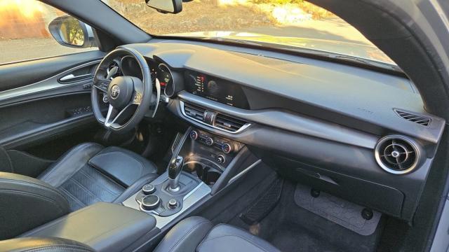 Alfa Romeo Stelvio image 2