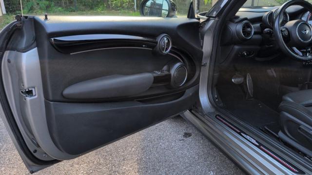 Mini Cooper S image 3