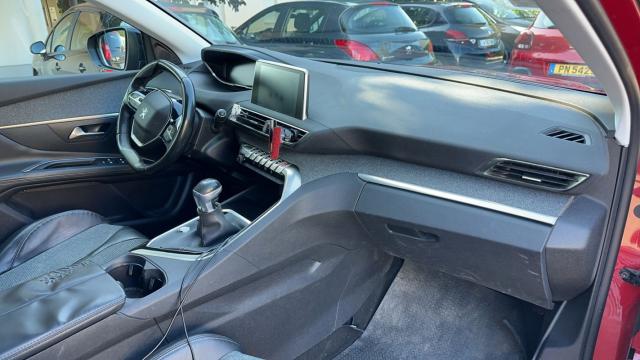 Peugeot 3008 image 2