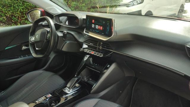 Peugeot 208 image 1
