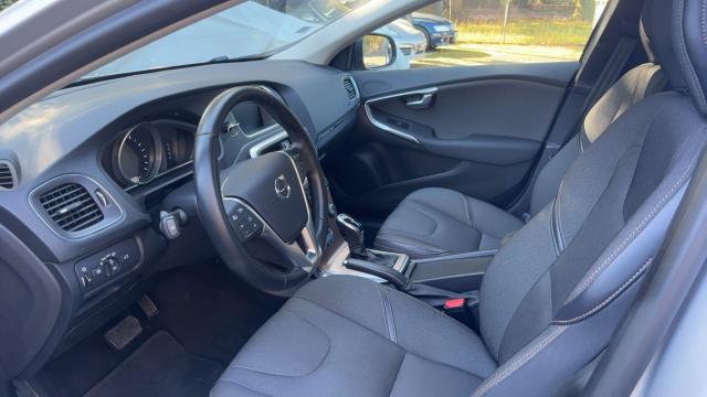 Volvo V40 Cross Country image 1