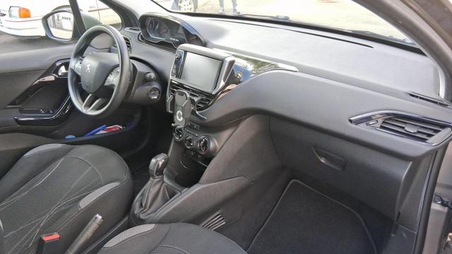 Peugeot 208 image 7