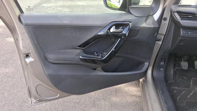 Peugeot 208 image 3