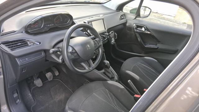 Peugeot 208 image 1