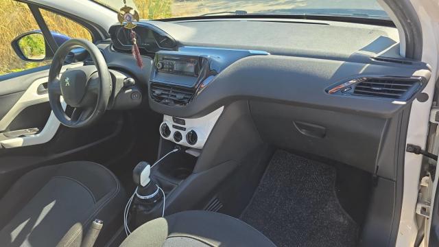 Peugeot 208 image 6