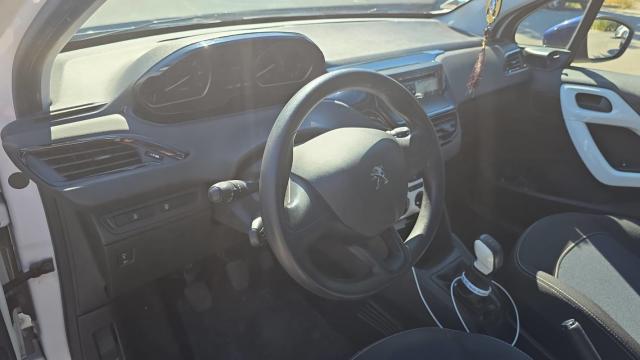Peugeot 208 image 3