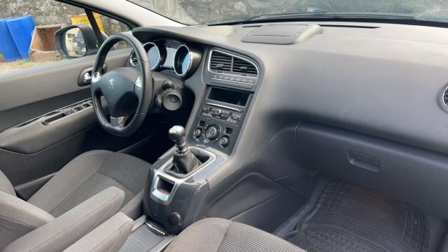 Peugeot 5008 image 3