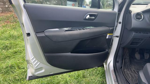 Peugeot 5008 image 6