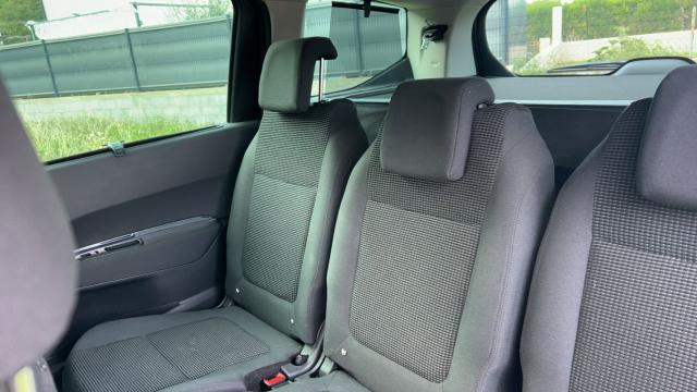 Peugeot 5008 image 1