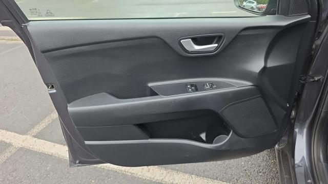 Kia Rio image 8