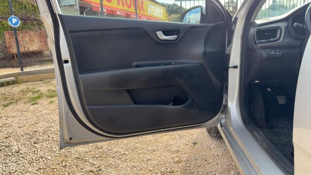 Kia Rio image 2