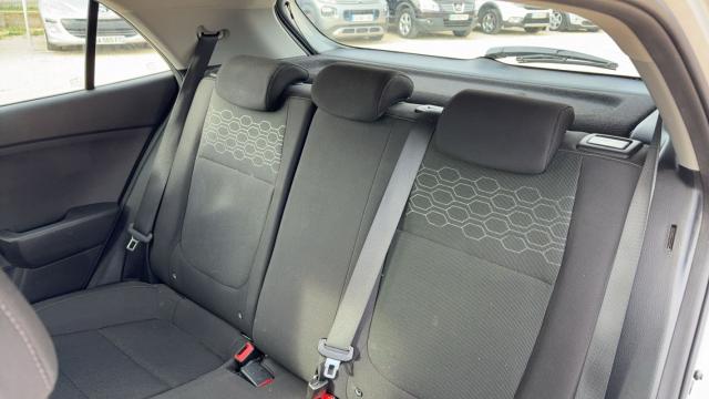 Kia Rio image 6