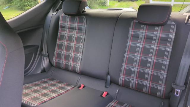 Volkswagen Up! image 3