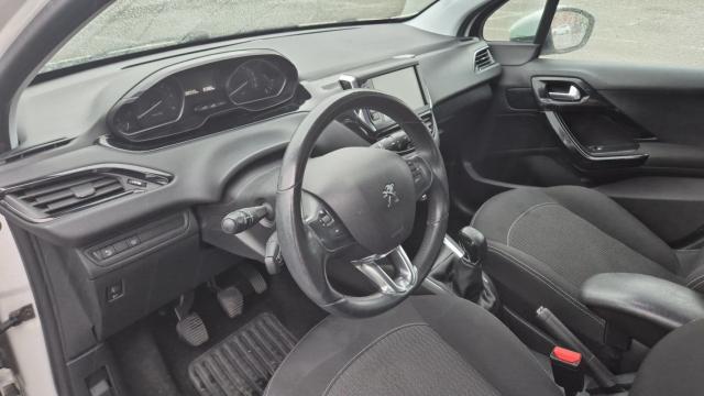 Peugeot 208 image 7