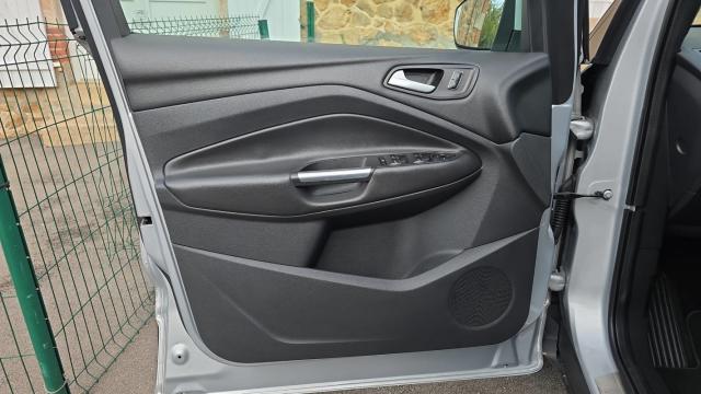 Ford Kuga image 1