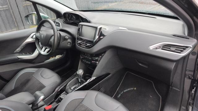 Peugeot 2008 image 8