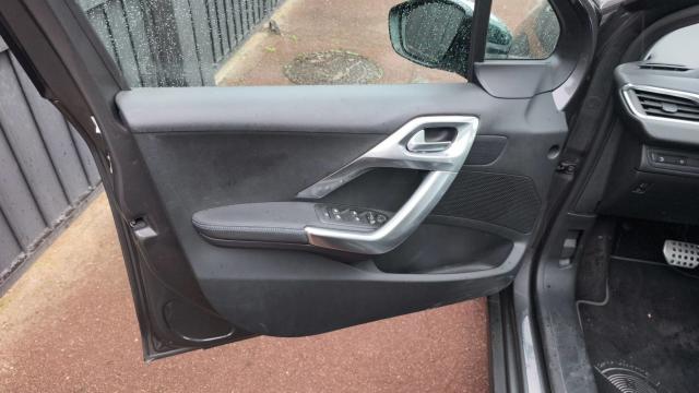 Peugeot 2008 image 3
