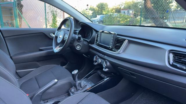 Kia Rio image 7