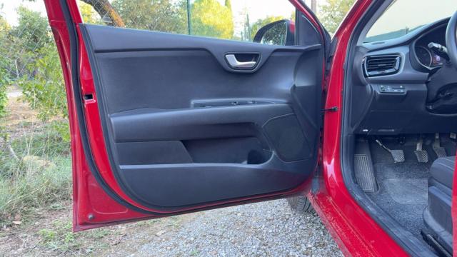 Kia Rio image 8