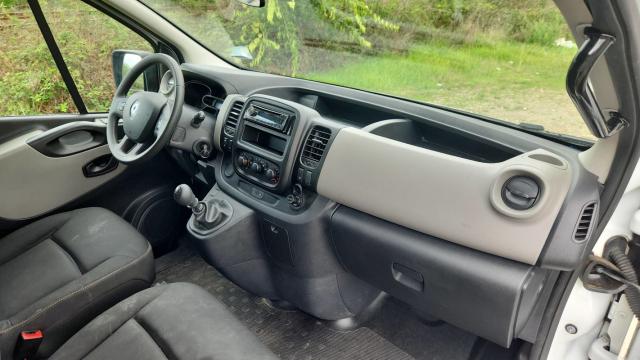 Renault Trafic image 2