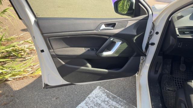 Peugeot 308 image 9