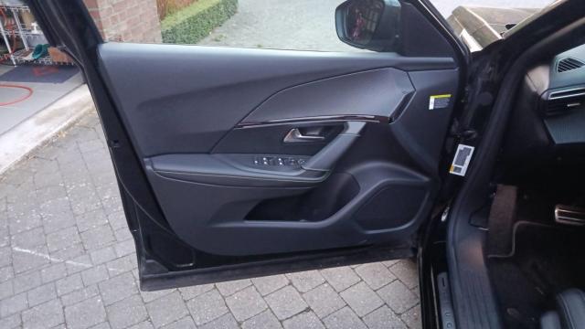 Peugeot 2008 image 1