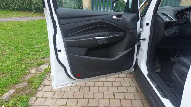 Ford C-Max image 2