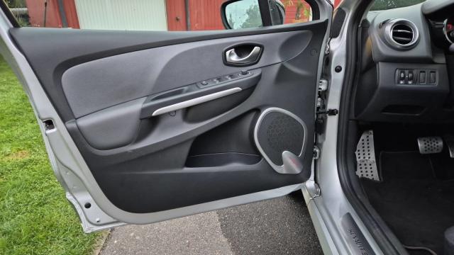 Renault Clio Estate image 5