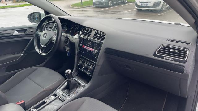 Volkswagen Golf image 8