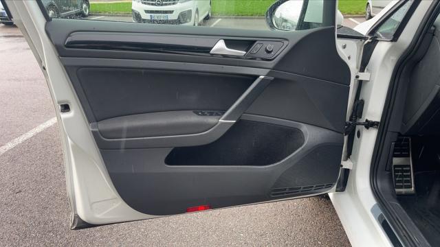 Volkswagen Golf image 9