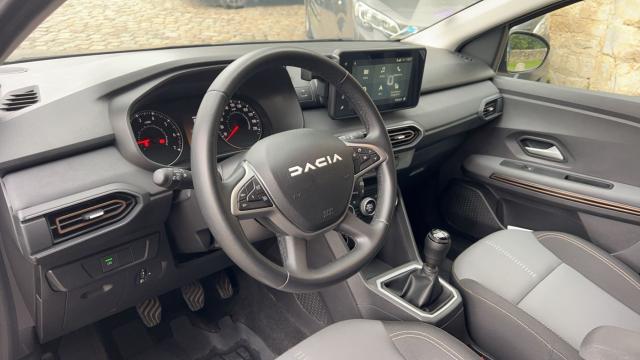 Dacia Jogger image 1