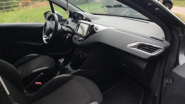Peugeot 208 image 7