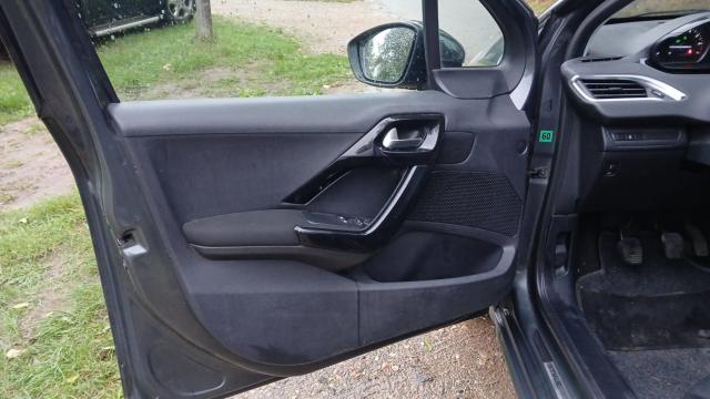 Peugeot 208 image 2