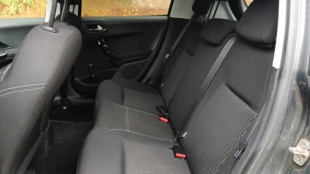 Peugeot 208 image 9