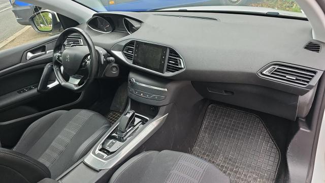 Peugeot 308 image 2