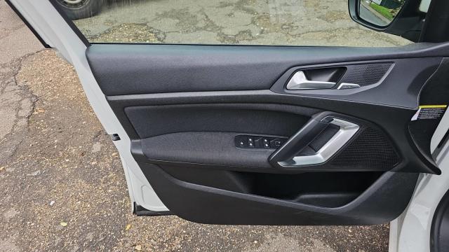 Peugeot 308 image 8