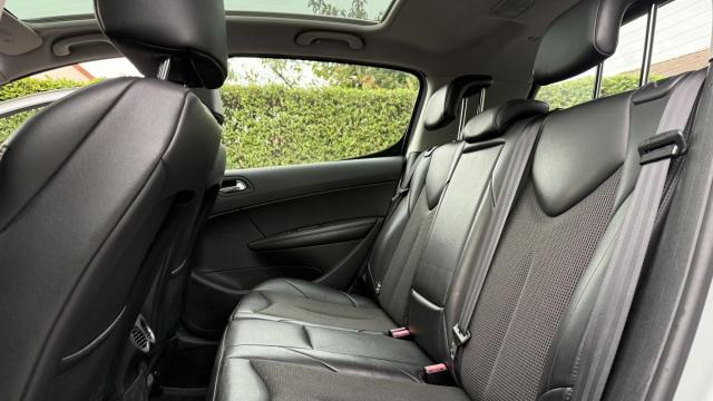 Peugeot 308 image 7