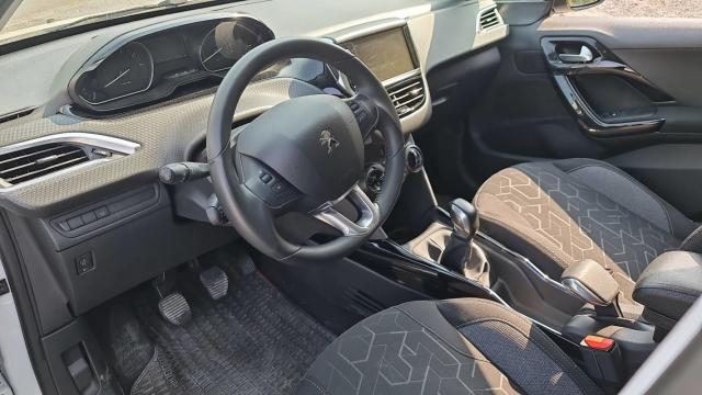 Peugeot 2008 image 1
