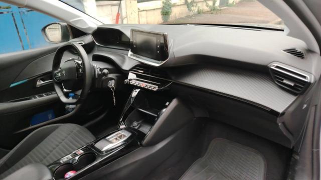 Peugeot 208 image 8