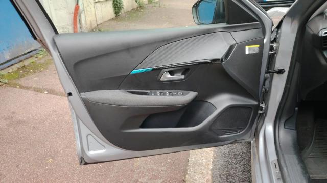 Peugeot 208 image 6