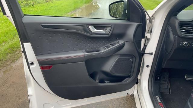 Ford Kuga image 5
