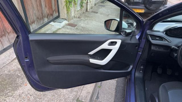 Peugeot 208 image 1