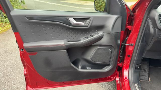 Ford Kuga image 2